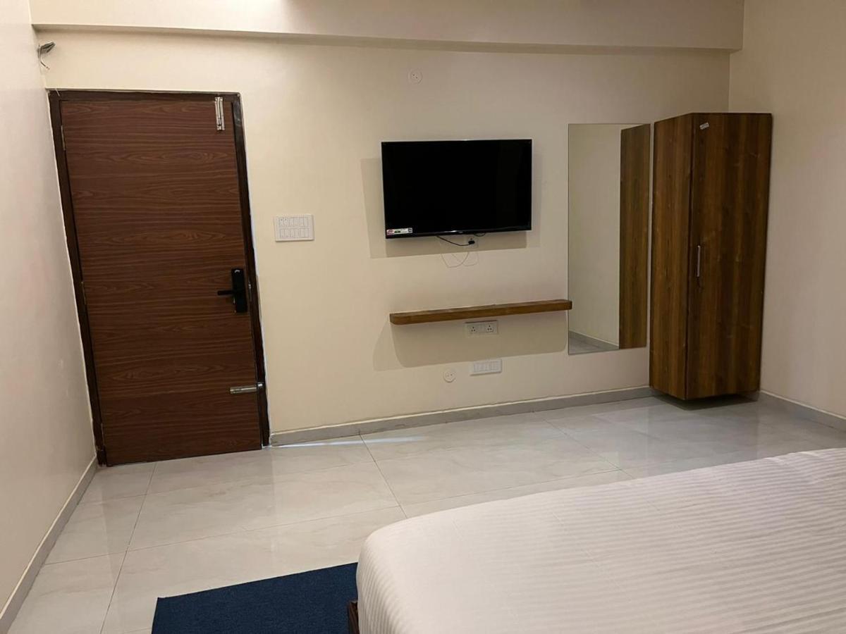 Beach Town Hotel Visakhapatnam Exterior foto